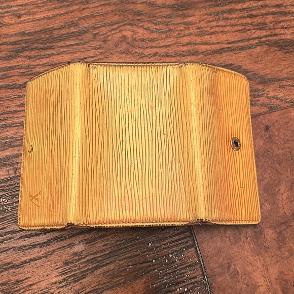 LOUIS VUITTON 1995 Yellow Epi Leather 6 Ring Key Holder Vintage - Picture 9 of 11